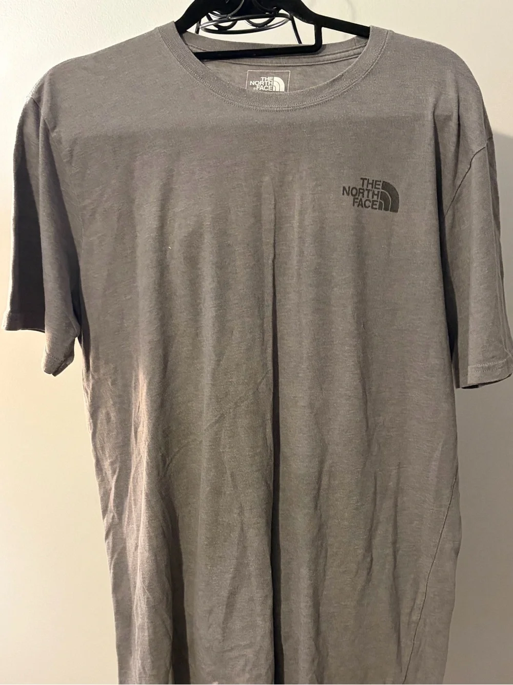 The North Face men’s  Heather Gray Outdoor Icons Short Sleeve Tee shirt top